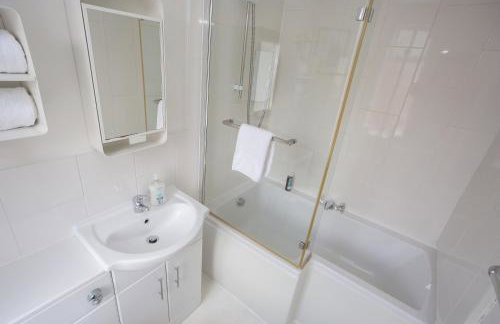 The Avenue-3 bed sleeps 6 great for contractors - Foto 8