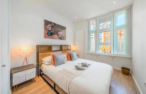 INTERIOR-DESIGN Apartment with HUGE Terrace - Photo 5