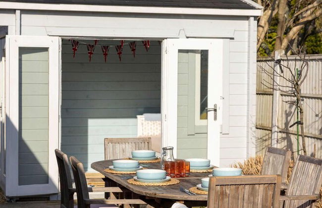 Charming Seaside Cottage - 5-min Walk to Beach - Photo 61