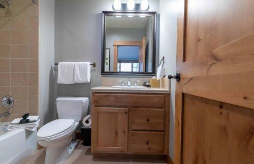 The Cottages - Ski Shuttle, Ski Valet - 3-Bedroom - Photo 40