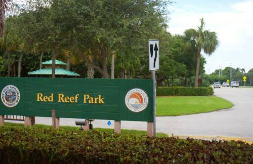 Comforts of Home in Updated Condo by the Beach - Foto 21