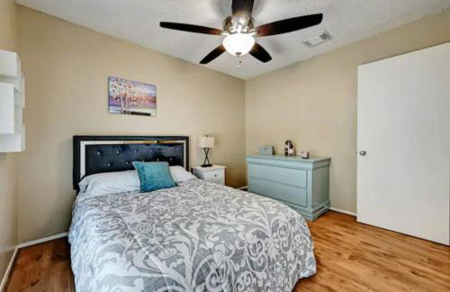 Modern Family Home, Close to Typhoon Texas and Tesla Gigafactory - Photo 14