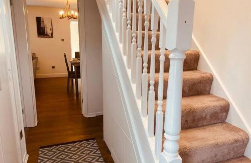 Comfy House with Parking for Multiple Vehicles - Foto 13