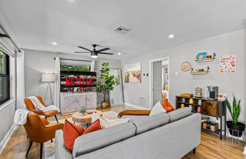 Bali Inspired home with Heated Pool, Sauna and Hot Tub! Close to Beach and Atlantic Ave - Photo 16