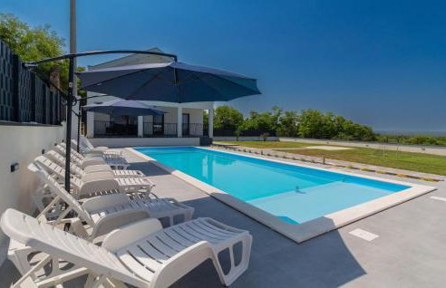 Gorgeous Home In Smokovic - Photo 7