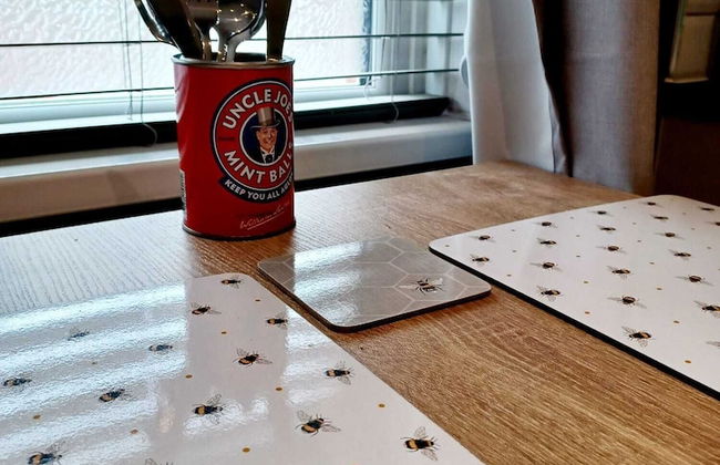 Contemporary 1 bed Studio for Comfy Stay in Wigan - Photo 10