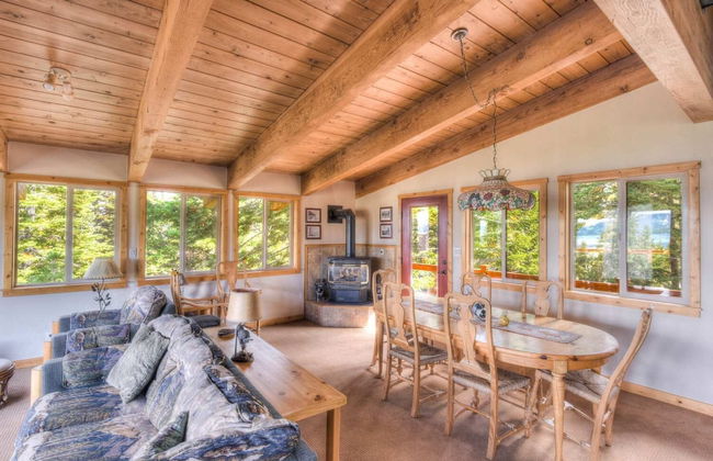 Chamberland Getaway Lake Views w/ Deck! - Foto 20