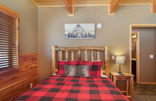 Rimfire Refuge by KABINO Hot Tub Fire Pit Sauna PS3 Grill WiFi Loft - Foto 22