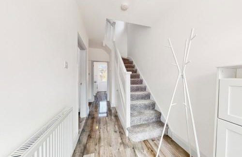 Modern 3 bedroom House with garden & private parking - Foto 4