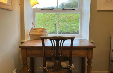Beautiful Country Cottage - Photo 16