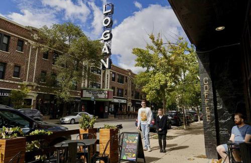 Stylish & Bright Gem Overlooks Lovely Park with Great Amenities - Foto 26