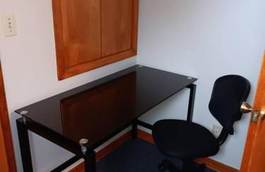 private upper 1 bd apartment - Foto 9