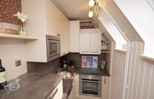 6 Personen Ferienhaus mit 4 Schlafzimmern, Infrarotwaermekabine, mit Blick auf den Weltschiffahrtsweg in Otterndorf - Foto 6