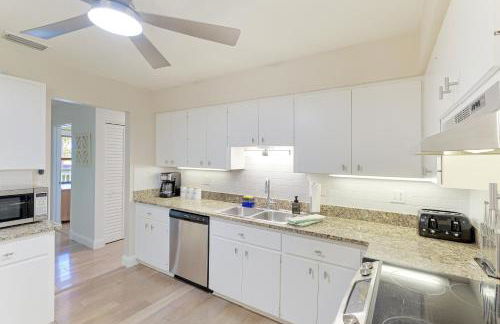Newly remodeled 8-steps to sand path of Beach! Unit D - Foto 12