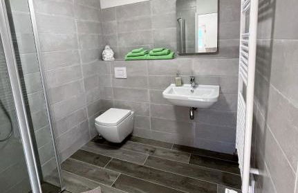 Neue moderne Ferienwohnung, separater Eingang, Seenähe - Foto 13