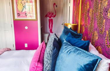 Dolly's Yacht Club - Cozy Retreat Near Broadway - Foto 33