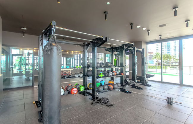 Luxurious Downtown Escape - Photo 56