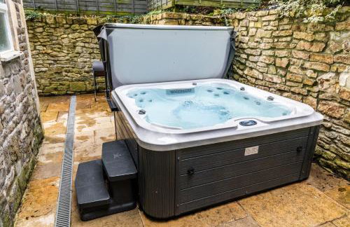 Locksbrook Lodge - Hot Tub - Spacious Outdoor Space - Photo 3