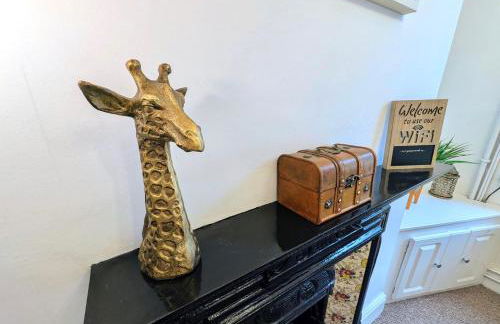 The Heritage Hideaway - King bed, Free parking, Walk to c-centre & Hospital - Foto 5