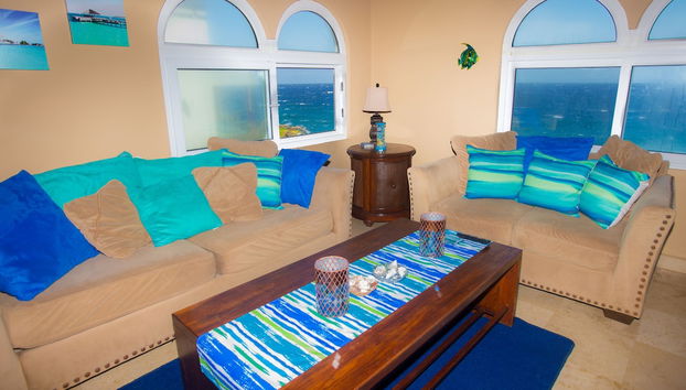 Stunning Coral View Home with Oceanfront Pool by RedAwning - Foto 2, Habitación