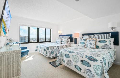 Luxury direct oceanfront corner penthouse with heated pool and garage parking - Foto 16
