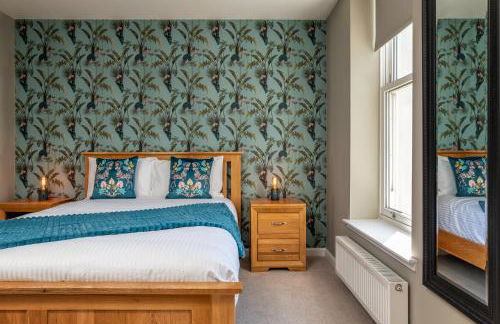 Central comfort and explore nearby cafes - Photo 16