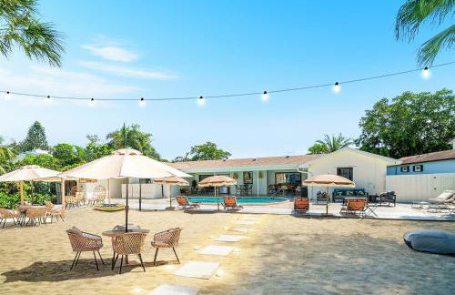 Deluxe Waterfront Villa with BBQ, Pool and Game Room - Photo 36