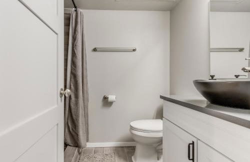 Quiet Modern Heavenly Paradise Love and Balcony Near Lake, Mall, Food, Entertainment! - Foto 27