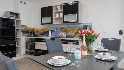 Nowa Flotylla 2-Bedroom Apartment with River and Port View by Noclegi Renters - Foto 5