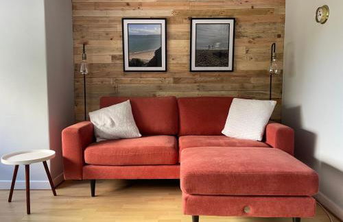 Beautiful cottage a stones throw from the beach. - Photo 3