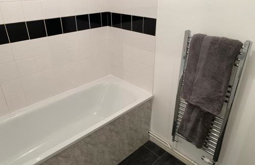 Modern Cosy Warm Home With Free Parking - Foto 13