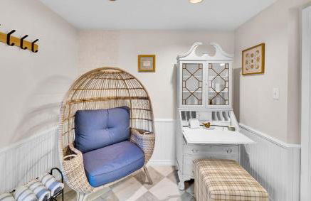 Romantic escape, hot tub, fireplace, massage room! - Foto 21