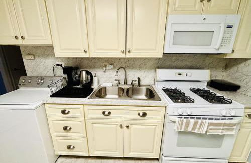 The Charming Cozy 4-Bedroom Getaway in Glen Burnie - Foto 33