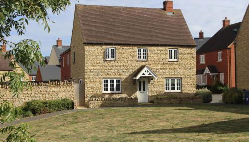 The Silverstone House. Comfort, Convenience and no hassle at the doorstep of Silverstone Race Circuit. - Foto 2