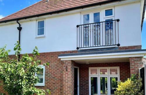 CHERRY MEWS by BOURNECOAST - A Detached Holiday Home with Parking and a Garden - HB7358 - Foto 1