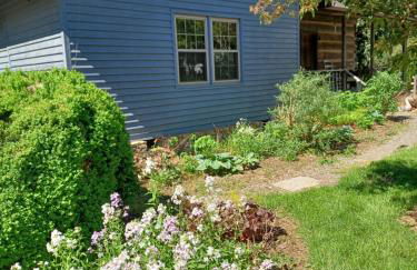 Restored1850s log cabin, with gazebo and gardens! 1 mile to downtown Weaverville - Foto 59