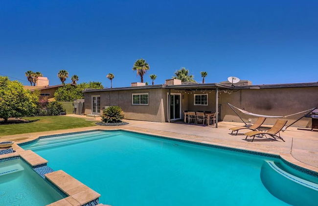 Relax at the 3BR Tranquil Oasis in Palm Springs - Foto 15