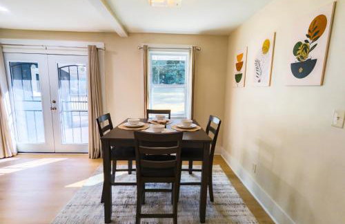 The Crestwood - 3BR Home with Parking - Near Atlanta and Stone Mountain - Photo 29