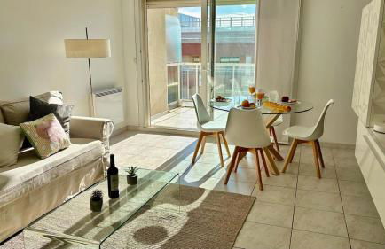 Juana YourHostHelper - Photo 1