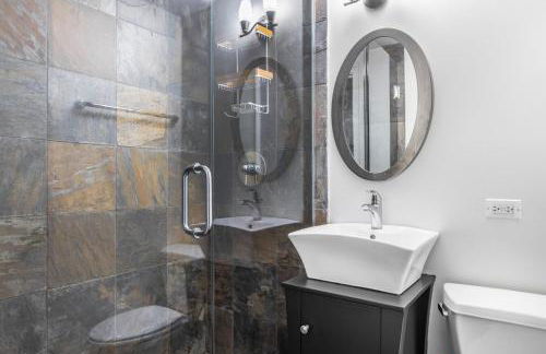 Gold Coast 1BR w Doorman Gym 2 blocks to L CHI-549 - Photo 2