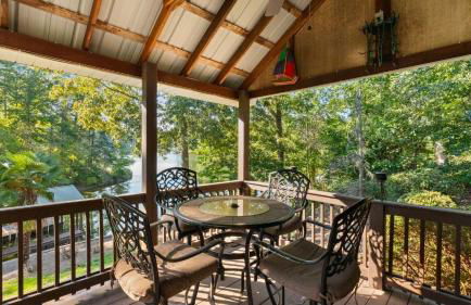 Lakefront 6bdr, Priv Dock, Game Room, Firepit Jake's Lake House by Avantstay - Foto 136