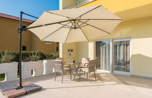 Villa Petra s bazenom, roštiljem i parkingom - Foto 34