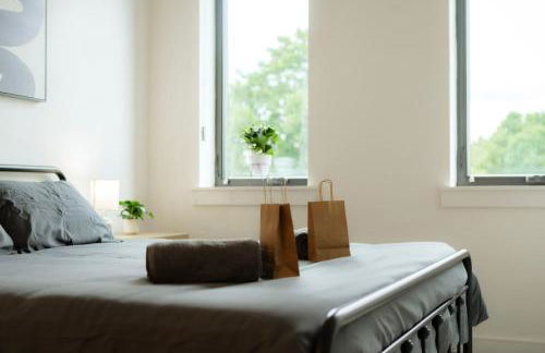 Above The Roots - Stylish 1BD on the Square - Foto 27