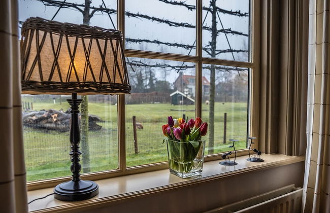 Superb Holiday Home on a Mini Campsite Near the Beach - Photo 18