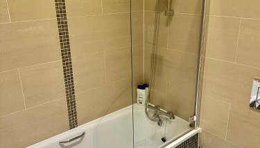 LX Russell Square Apartments - Foto 3, Shower