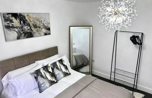 2 Bed apartment Sleeps 3 -Smart Tv -Private garden - Foto 25