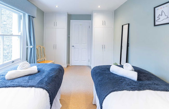 Stylish Shepherds Bush Flat - Photo 1