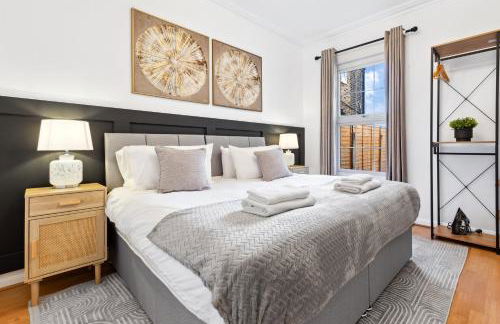 4BR North London I WiFi, Garden, Near Shops - Foto 24