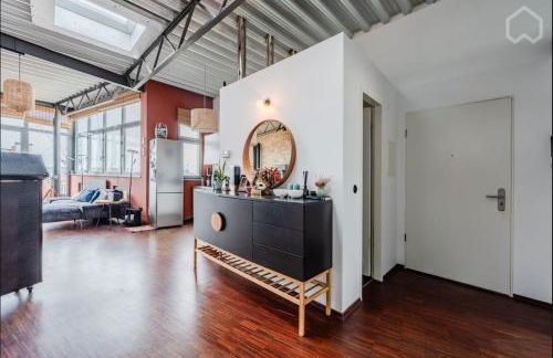 Designer Loft with Big Rooftop and Office - Foto 22