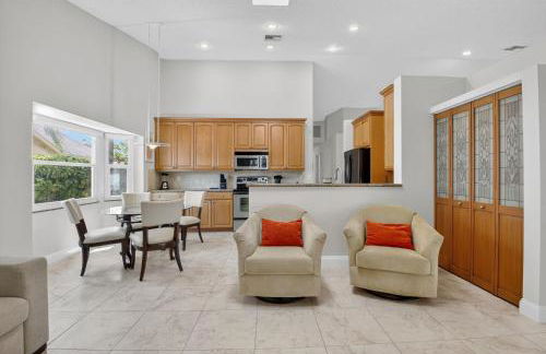 Family-Friendly Boca Gem! 4BR 3BA with Pool & Sauna - Foto 39